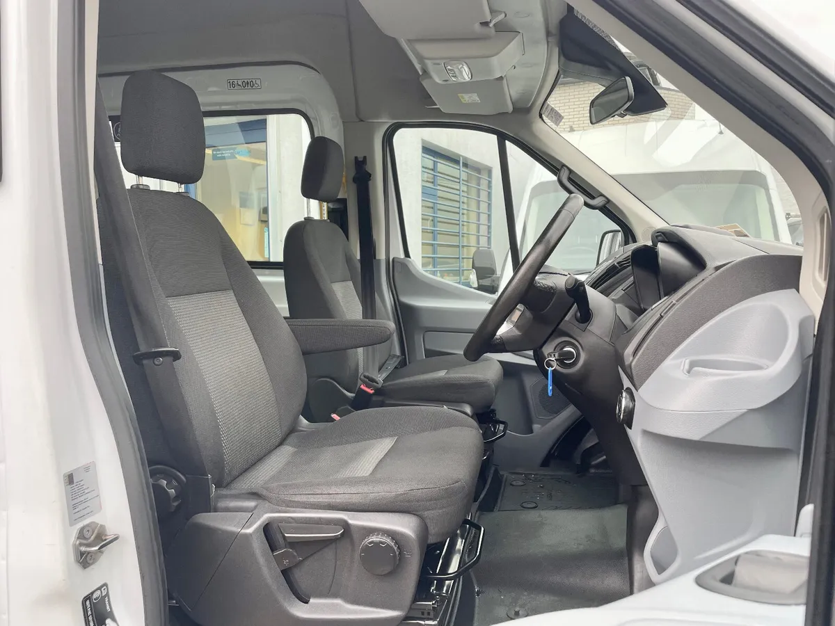 Ford Transit 460 Trend 2.2 TDCI 17 Seat Bus,2016 - Image 4