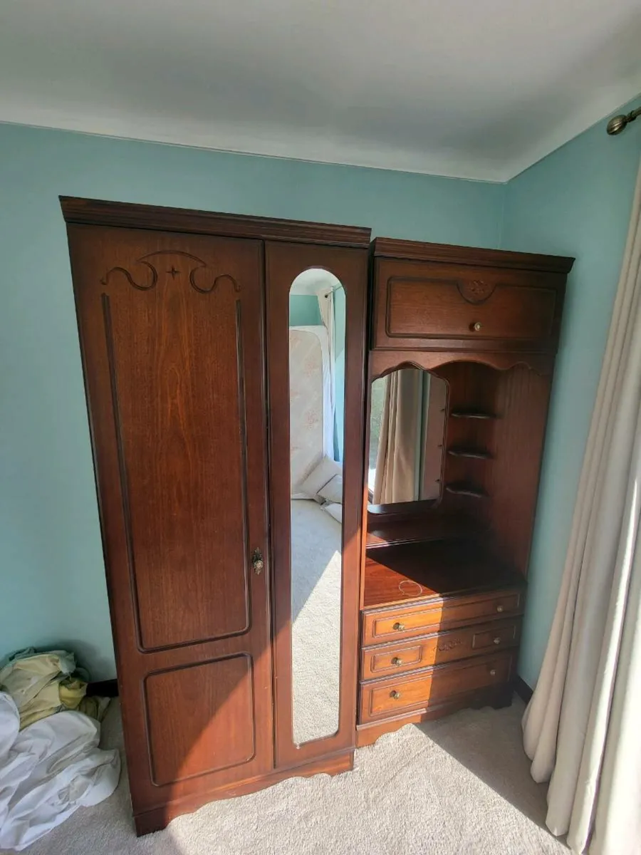 Mahogany bedroom set - Image 1
