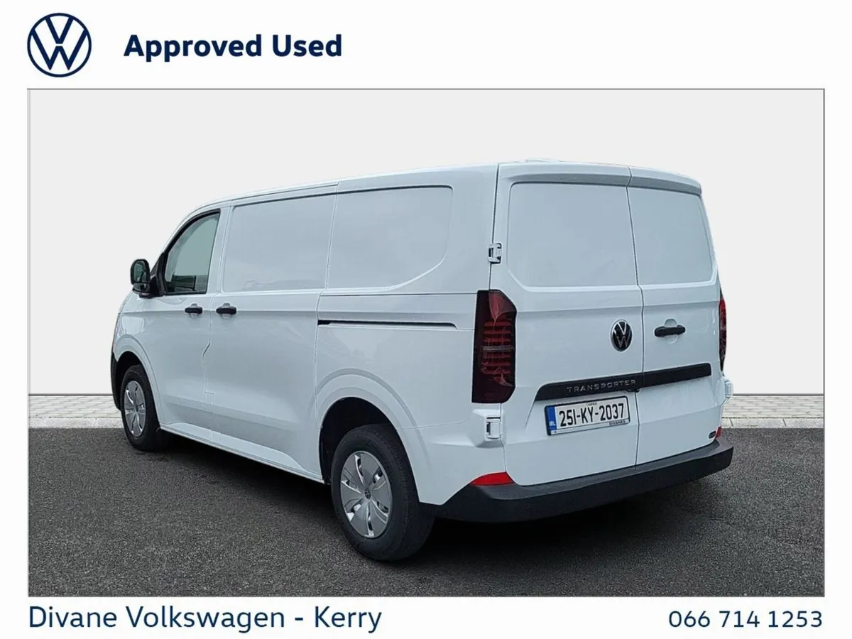 Volkswagen Transporter Trendline SWB 2.0 TDI 110B - Image 4