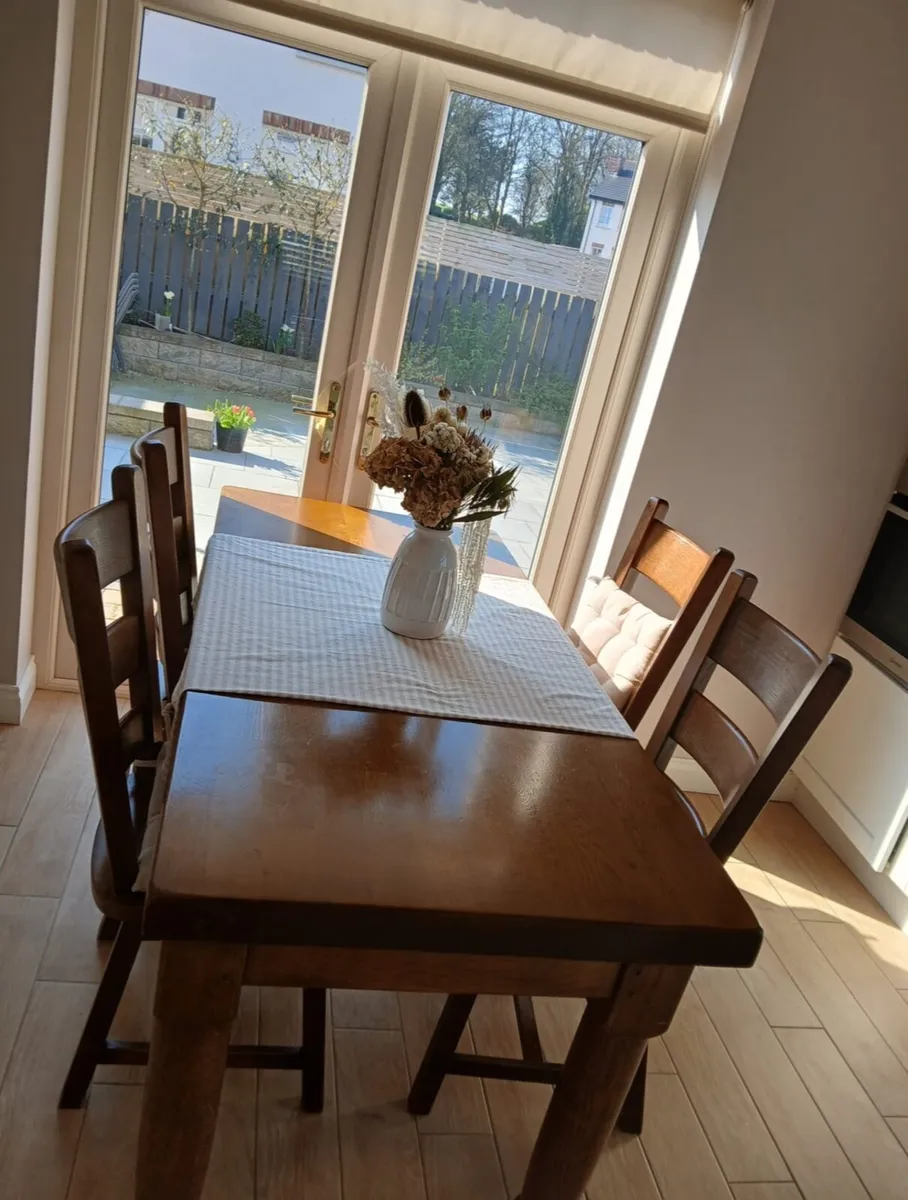 Oak Dining Table & 6 Chairs - Image 1