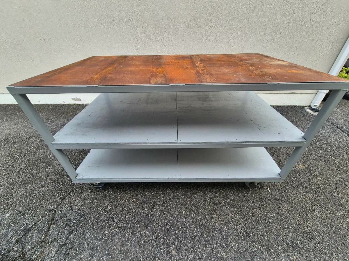 Mobile work bench - Image 1