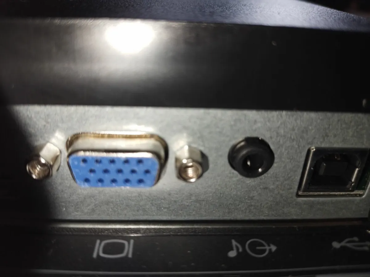 Lenovo ThinkVision  widescreen monitor - Image 4