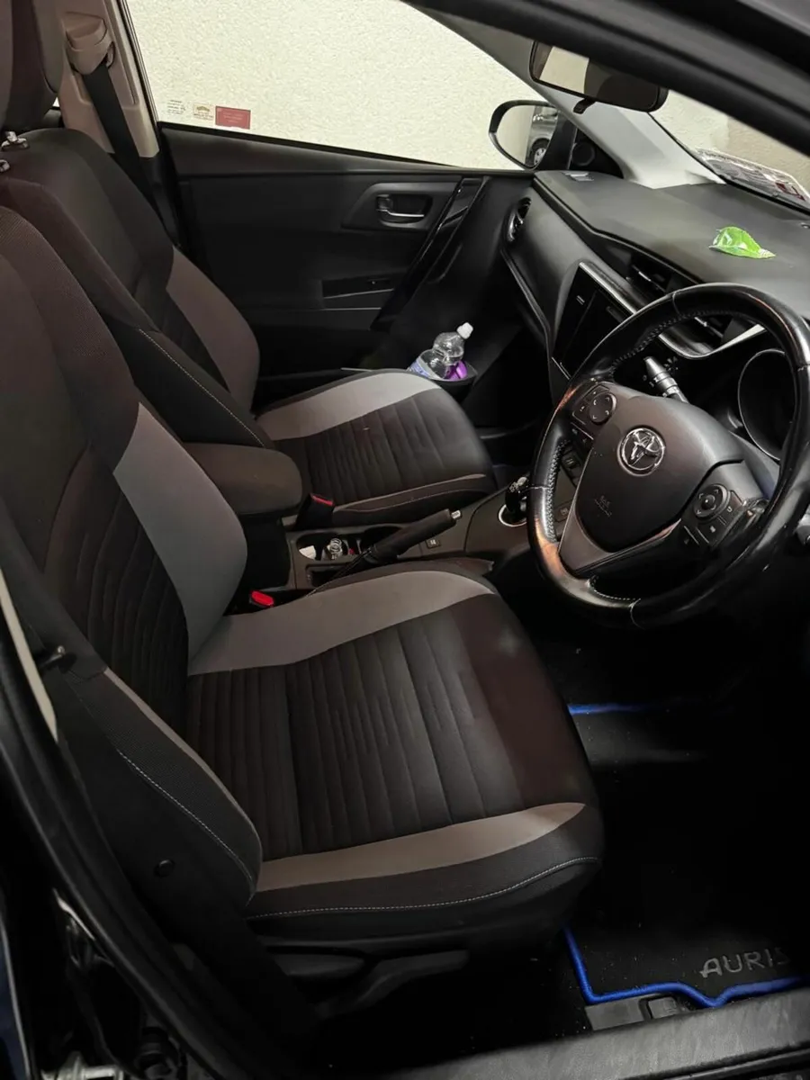 Toyota Auris 2017 - Image 2