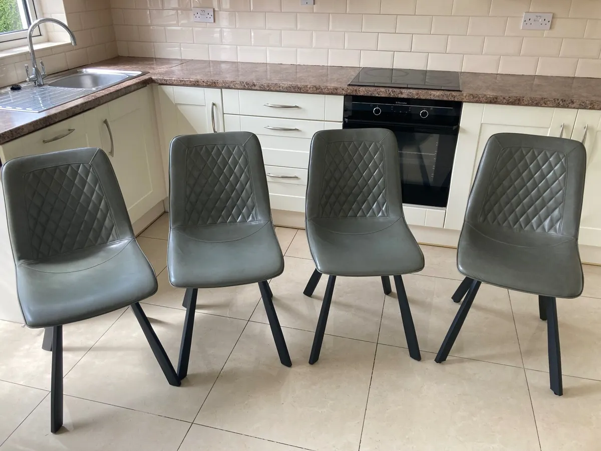 DINING TABLE AND CHAIRS - Image 3