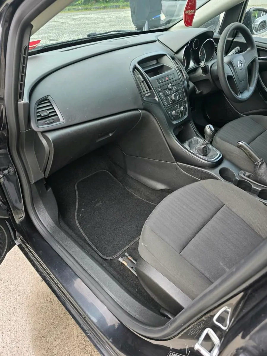 car - Image 3