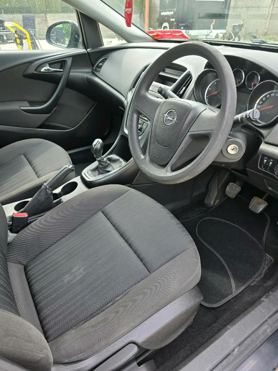 car - Image 4