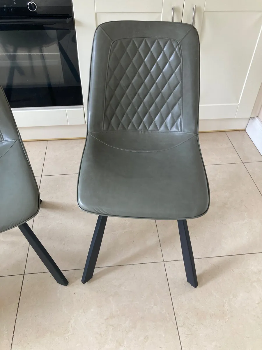 DINING TABLE AND CHAIRS - Image 4
