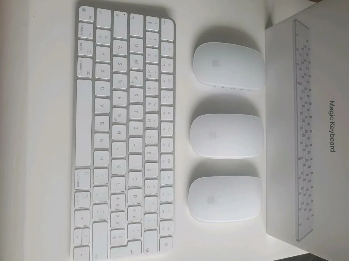 Apple magic keyboard +3x mouses - Image 2