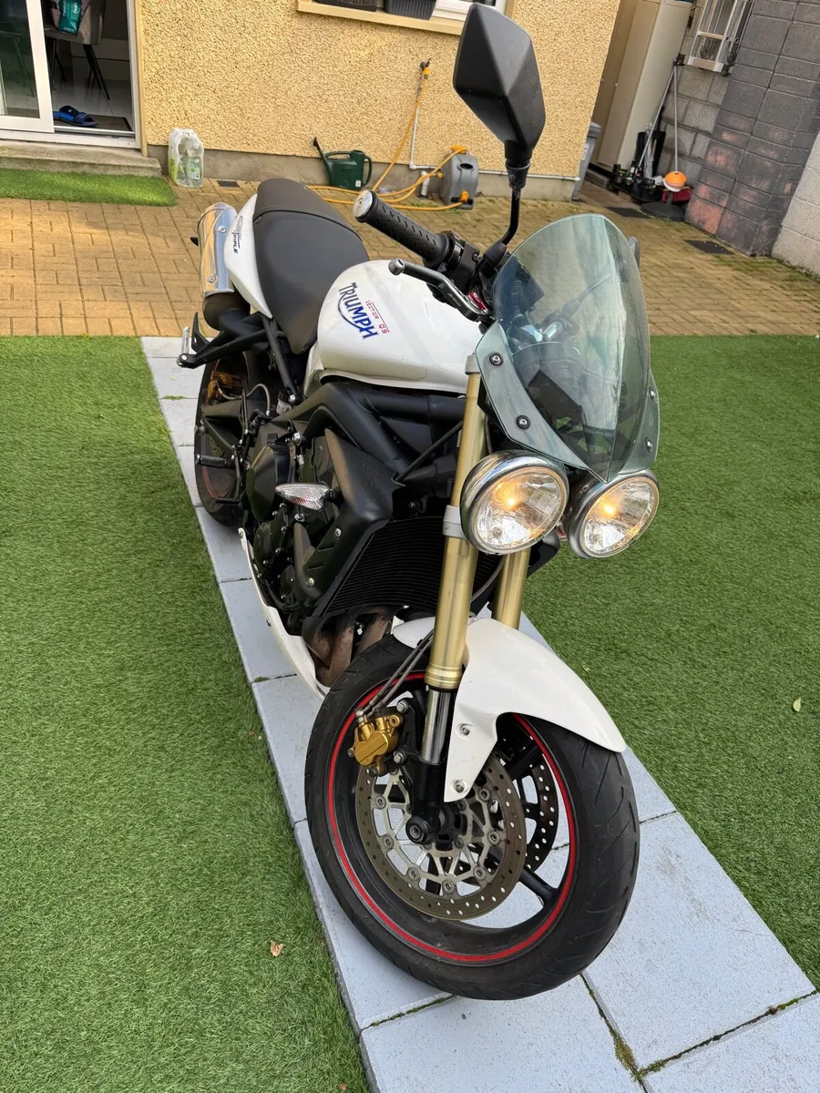 Triumph Street Triple 675 - Image 2