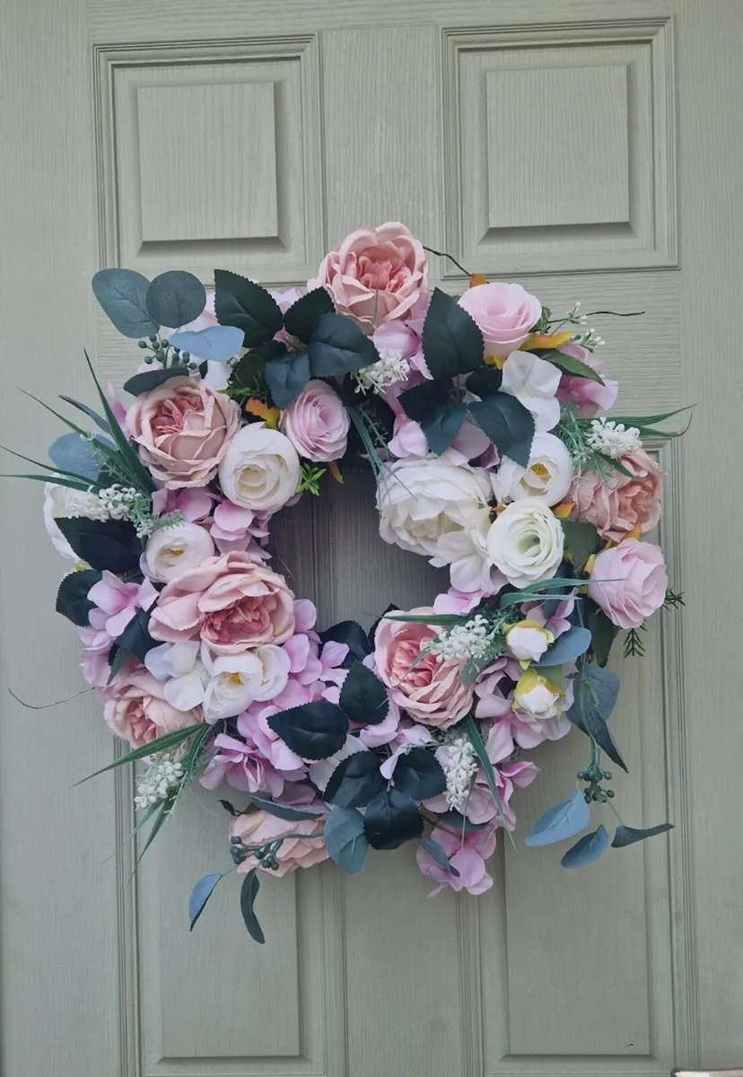 Large pink flower wreath 🌸
