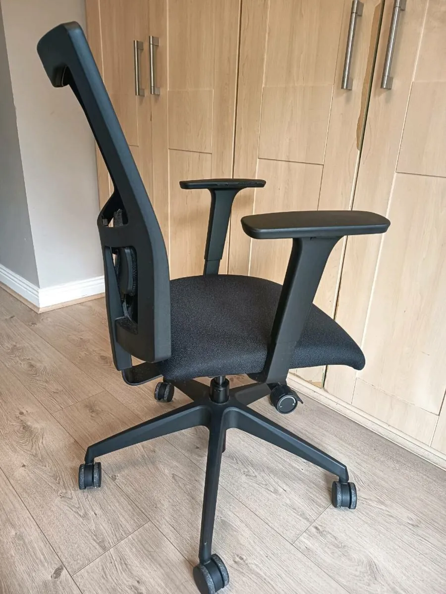 Office chair - Image 1