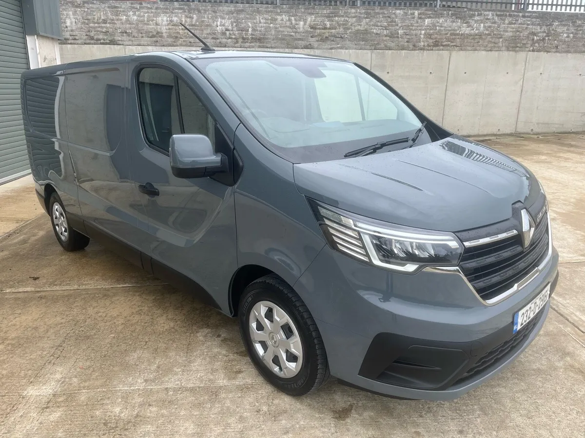(232) Renault Trafic LL30 2023 - Image 2