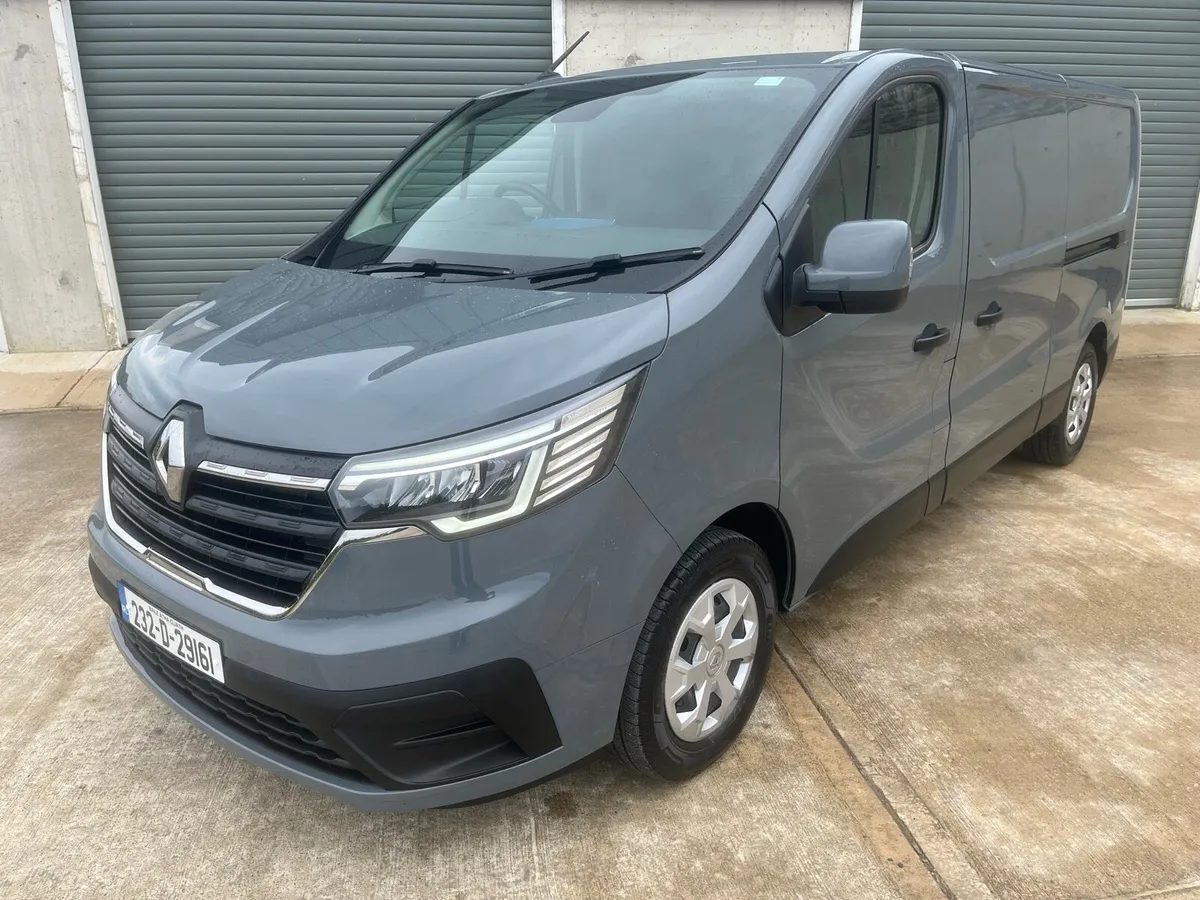 (232) Renault Trafic LL30 2023 - Image 1