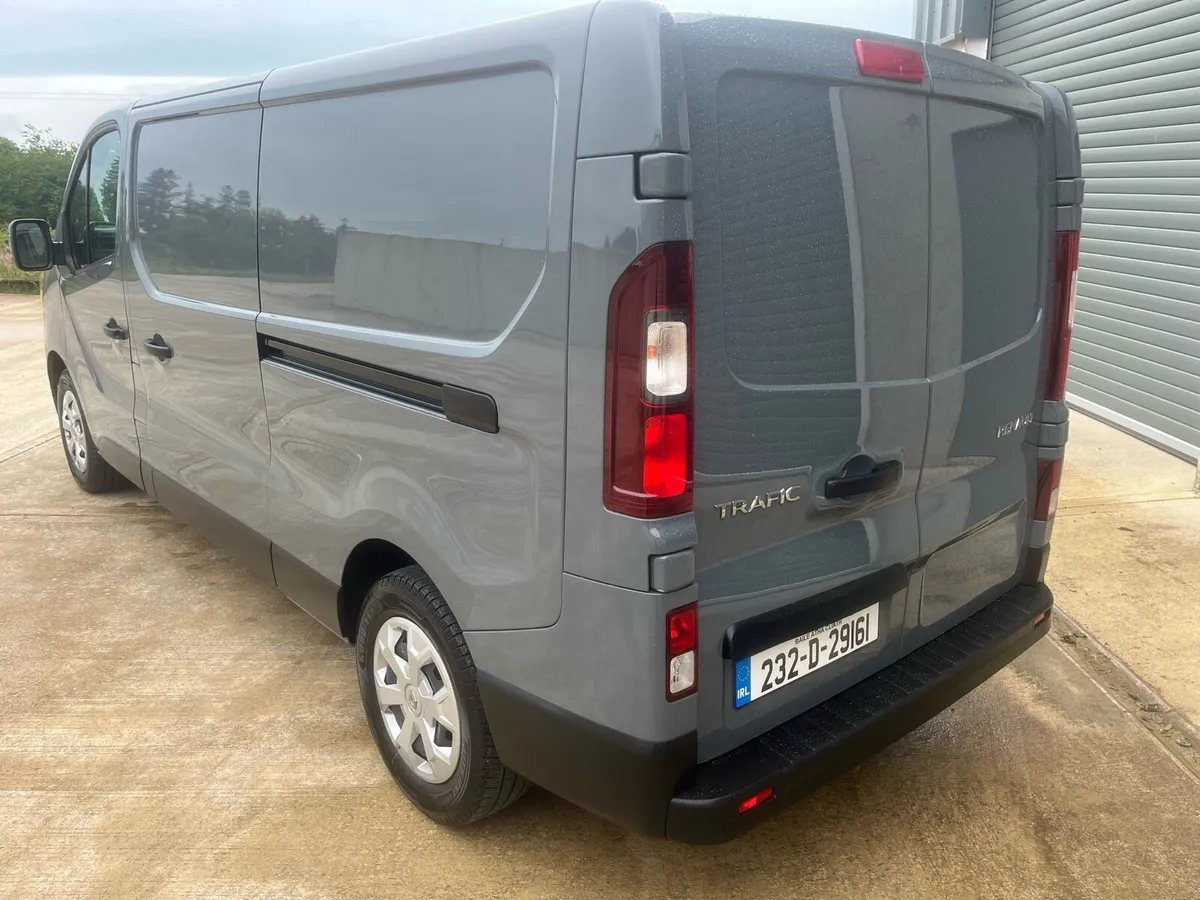 (232) Renault Trafic LL30 2023 - Image 4