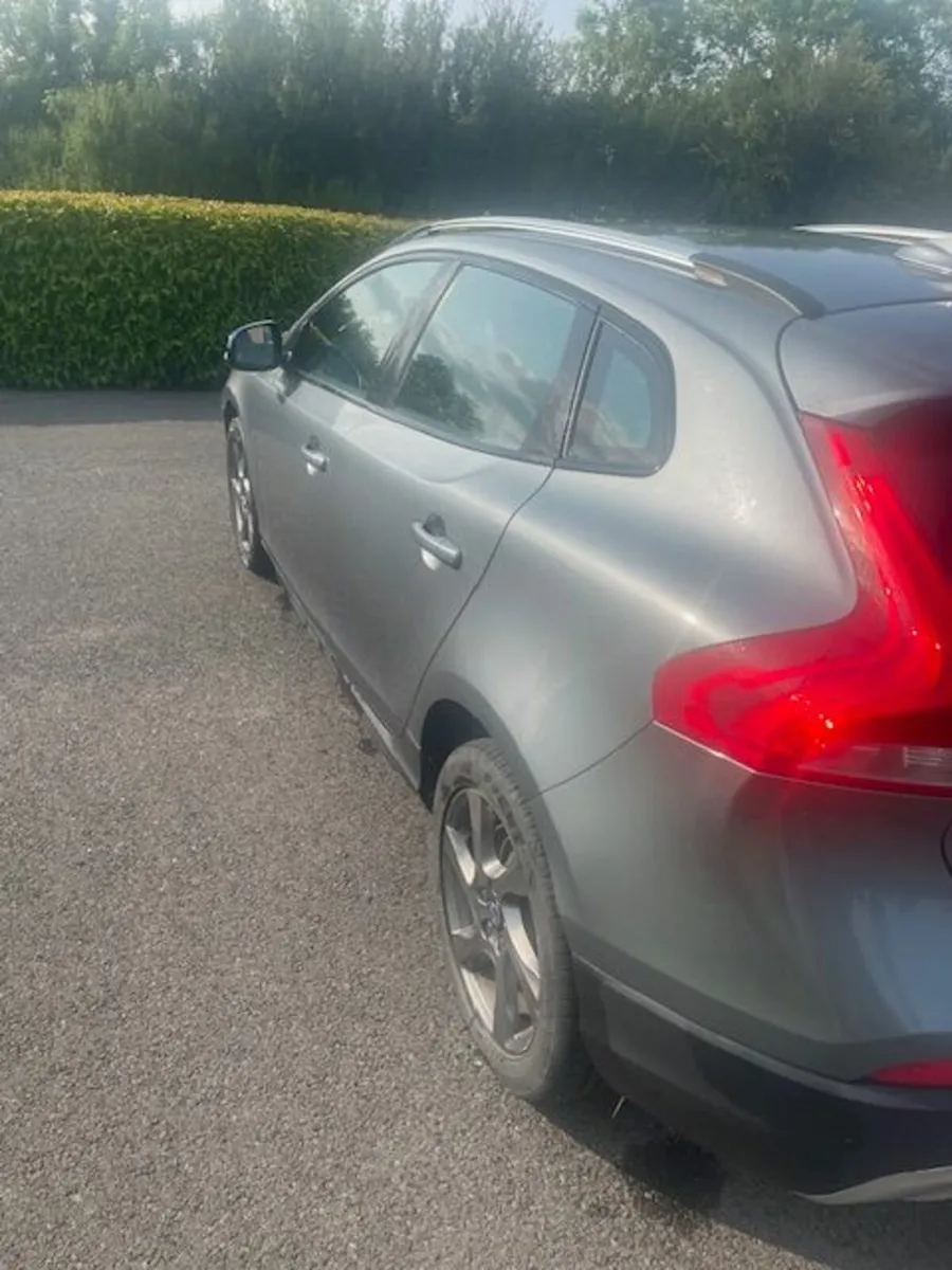 Volvo V40 2016 - Image 2