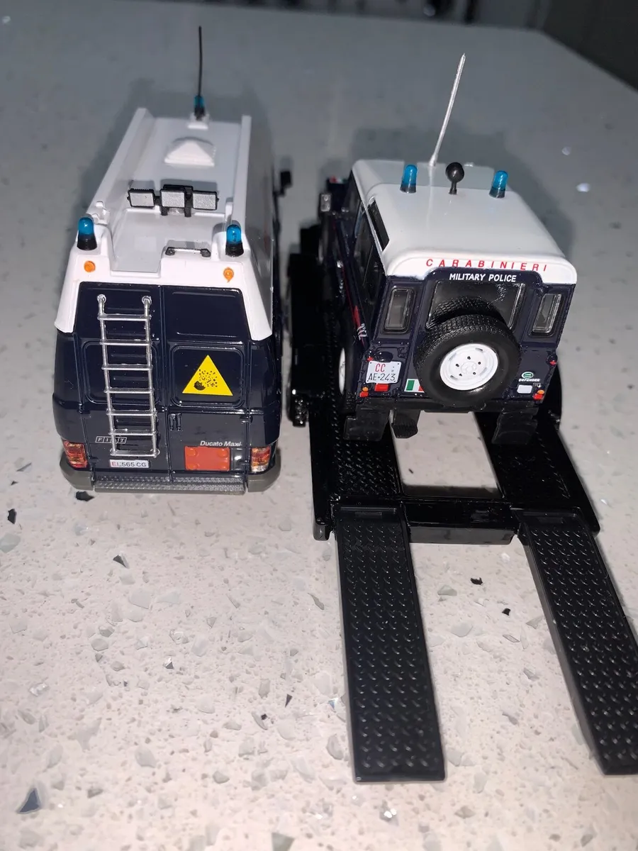 Italian police set x5 - Image 4