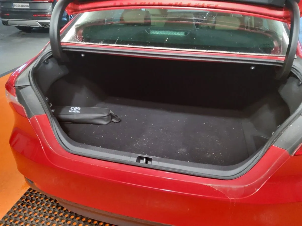 Toyota Camry 2.5 Camry Hybrid Sol - Image 4