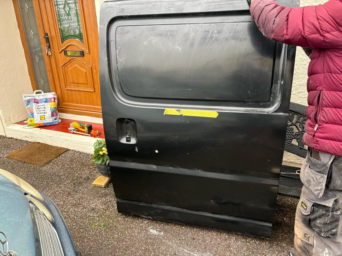 New bumper and side door 07 hiace - Image 1