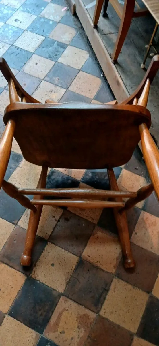 Captains chair Smokers Bow Elm chair - Image 4