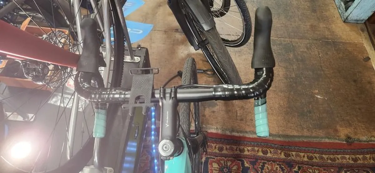 Bike Bianchi e-oltre road 2023 - Image 1