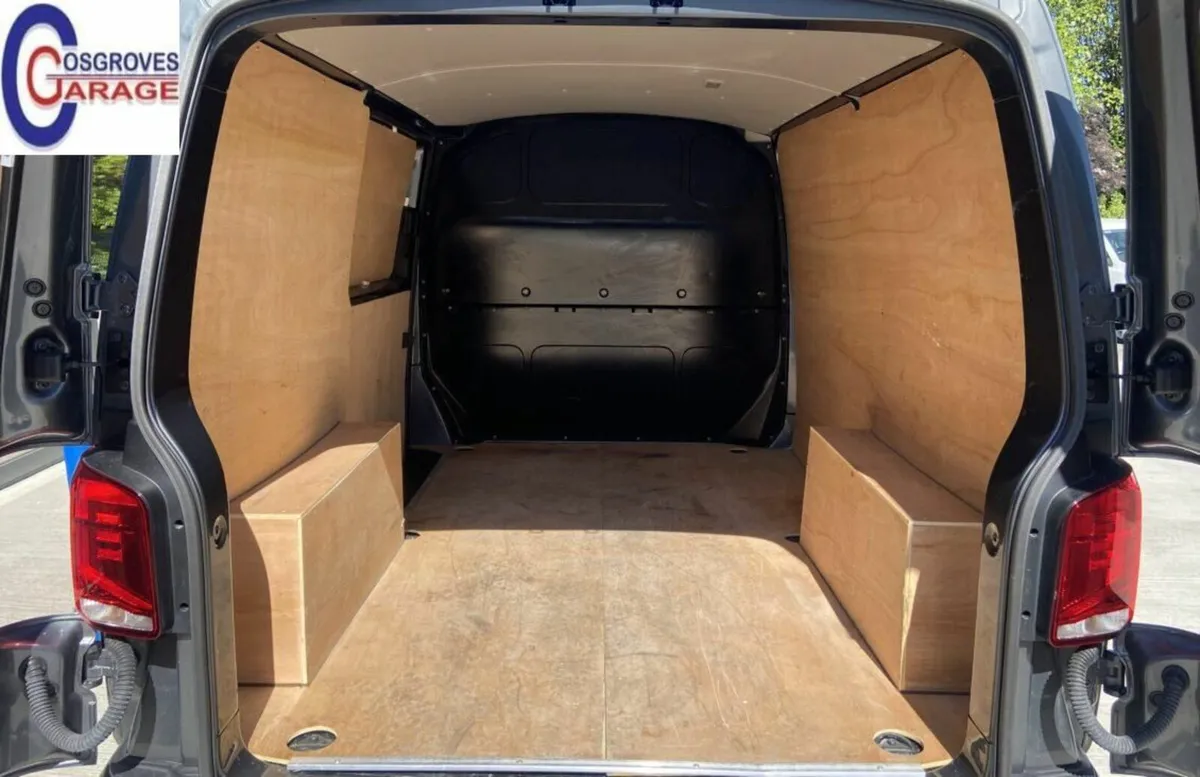 Volkswagen Transporter 2023 - Image 4
