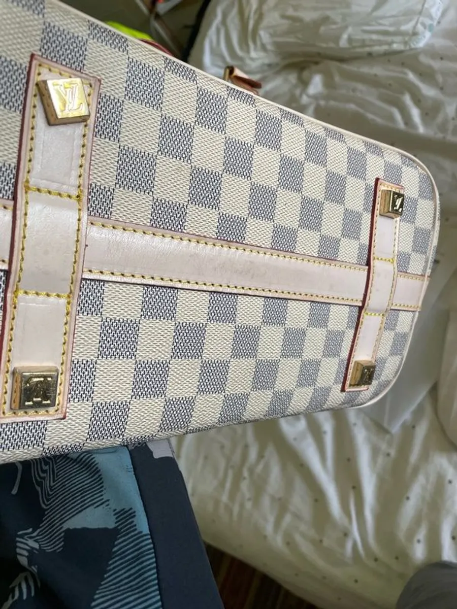Vintage Louis Vuitton woman's handbag - Image 4