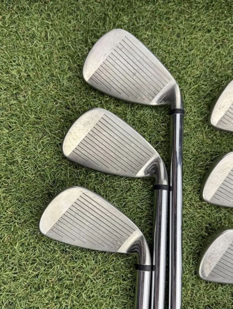 WILSON STAFF DEEP RED IRONS / 4-PW /FATSHAFT STIFF - Image 4