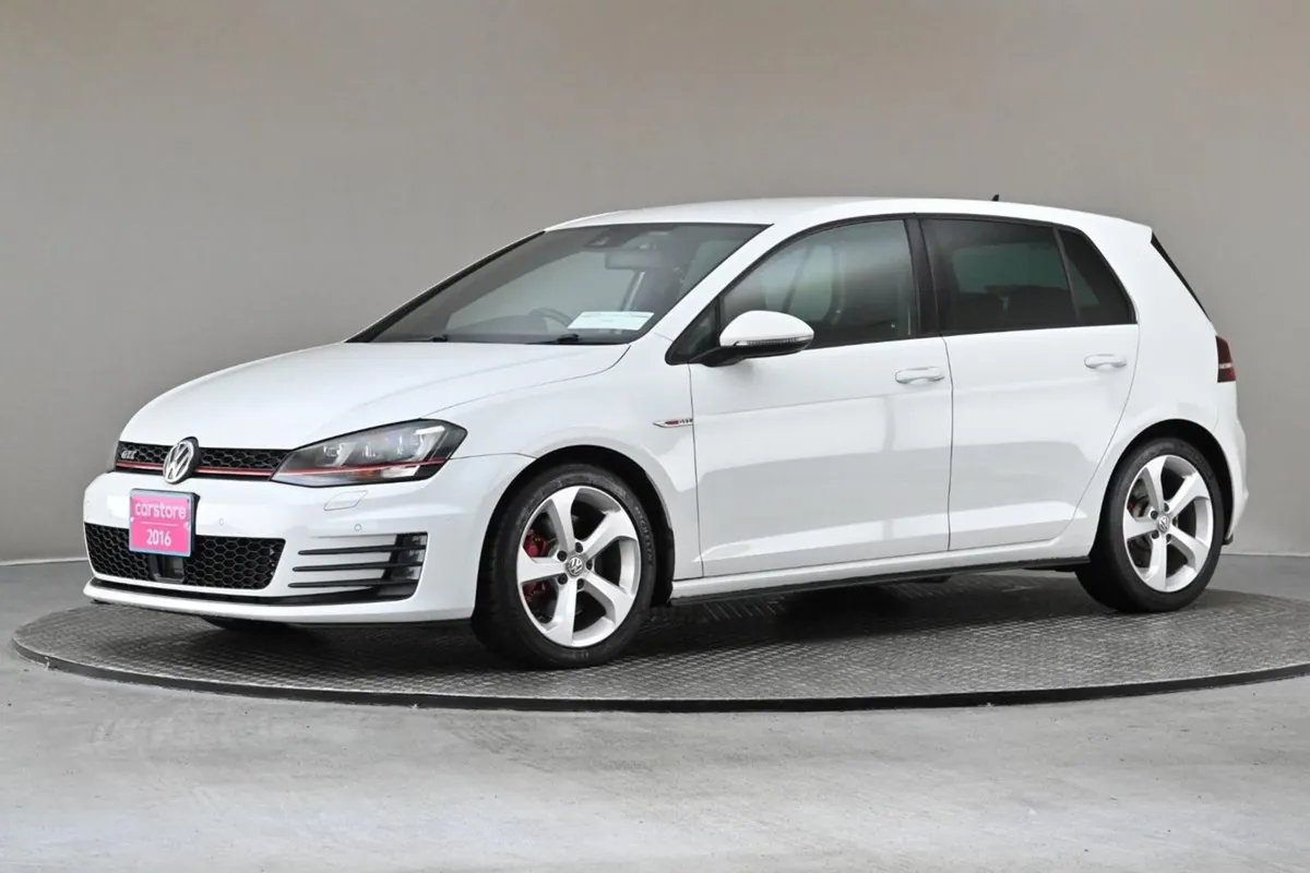 Volkswagen Golf GTI 2.0 Tfsi DSG - Image 4