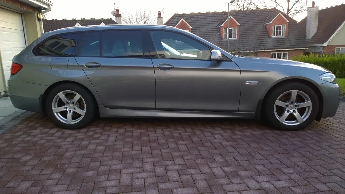 BMW 5-Series 2011 - Image 1
