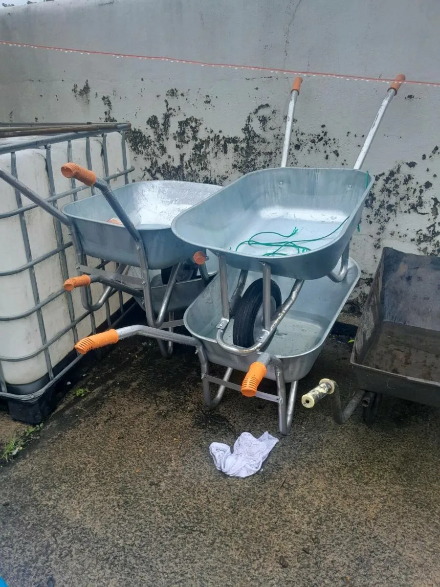 Wheelbarrows on clearance sale - Image 1