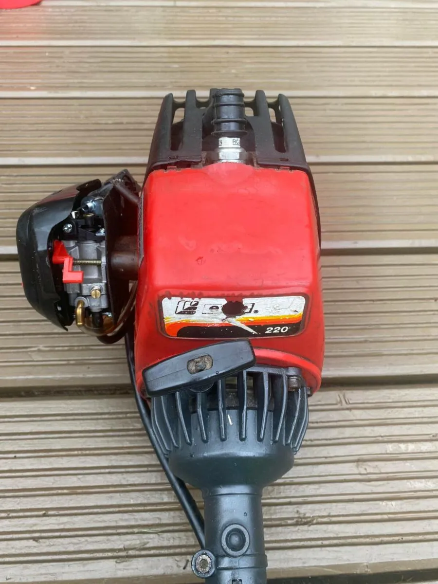 Efco 220 Petrol Strimmer - Image 3