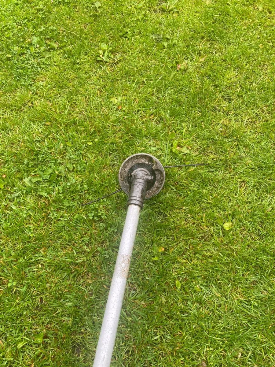 Efco 220 Petrol Strimmer - Image 4