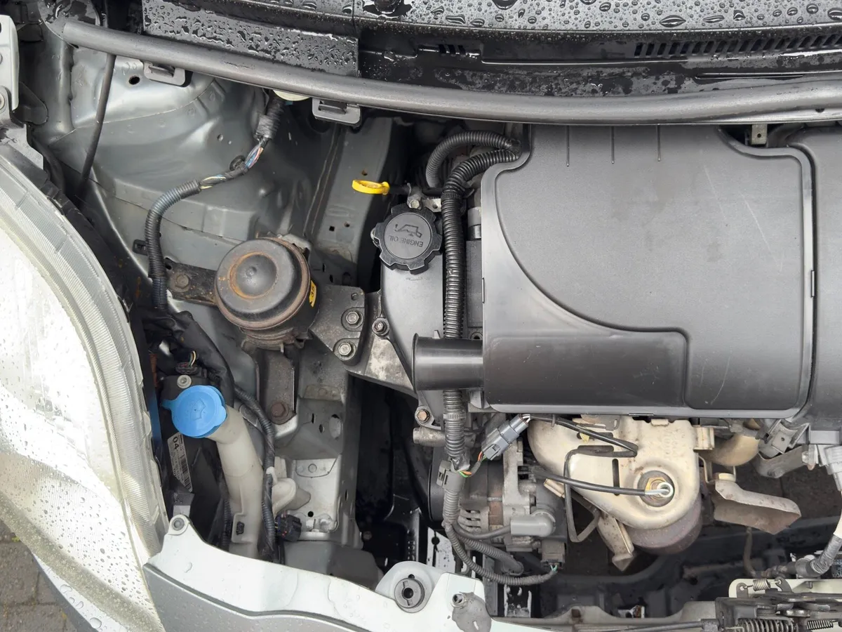 2007 Toyota Yaris 1.0L Girl driver - Image 2