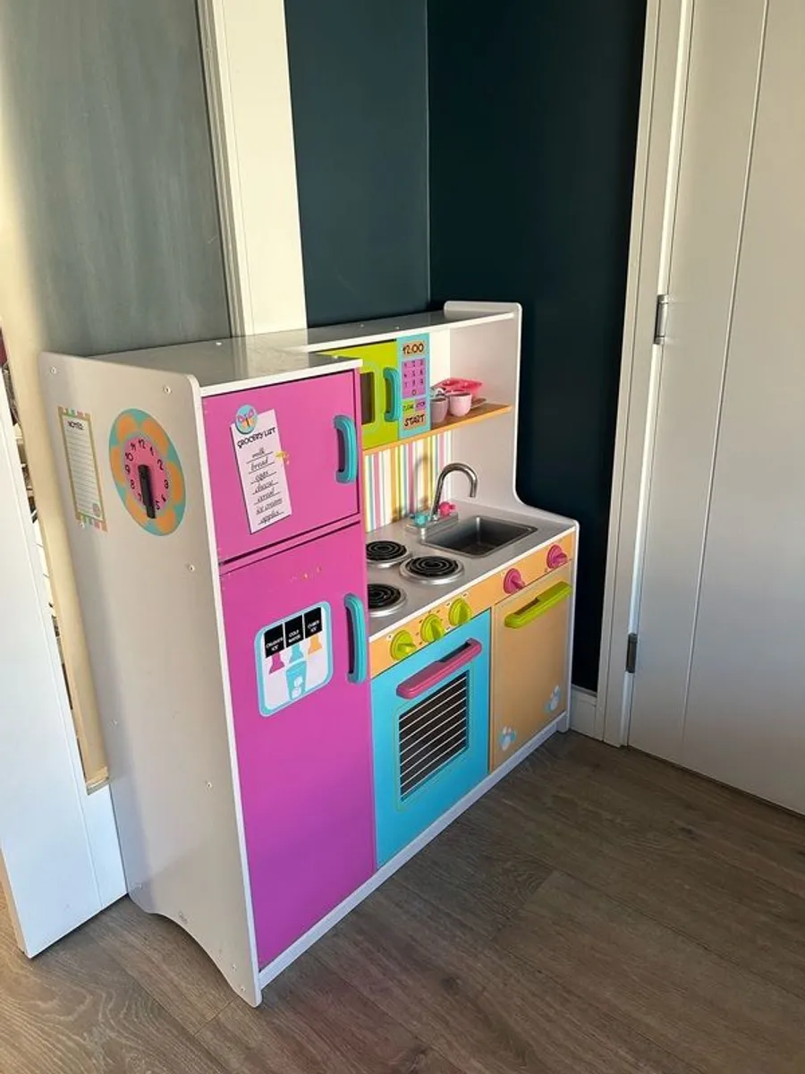 KidKraft Deluxe Big and Bright Kitchen - Image 1