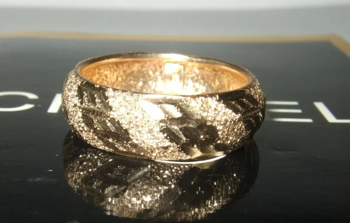 Vintage 9ct Gold Hallmarked Wedding Band - Image 2