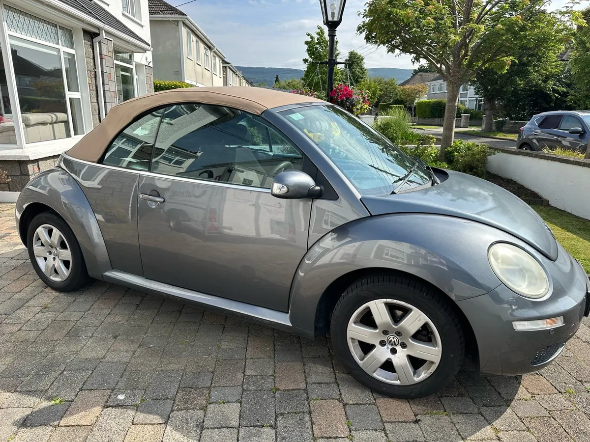 Volkswagon Beetle Convertible - 2008 - Image 2