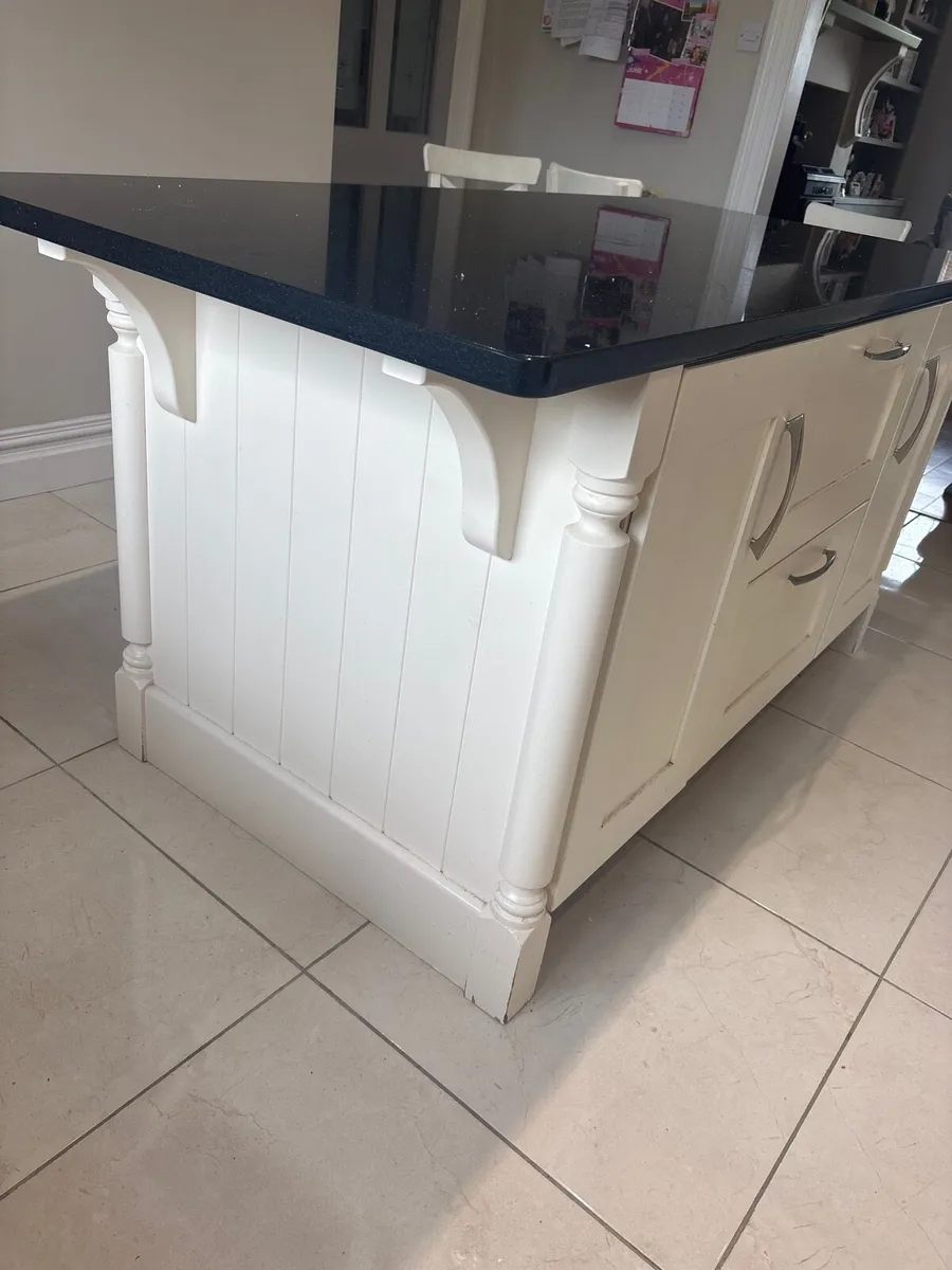 Kitchen island with granite top - Image 3