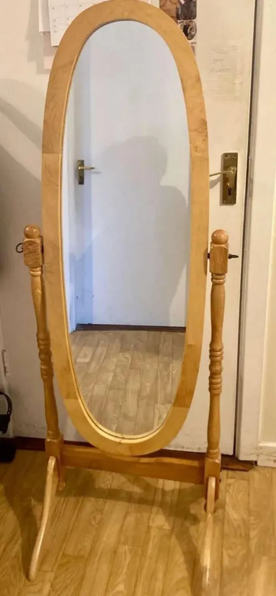 Pune standing mirror