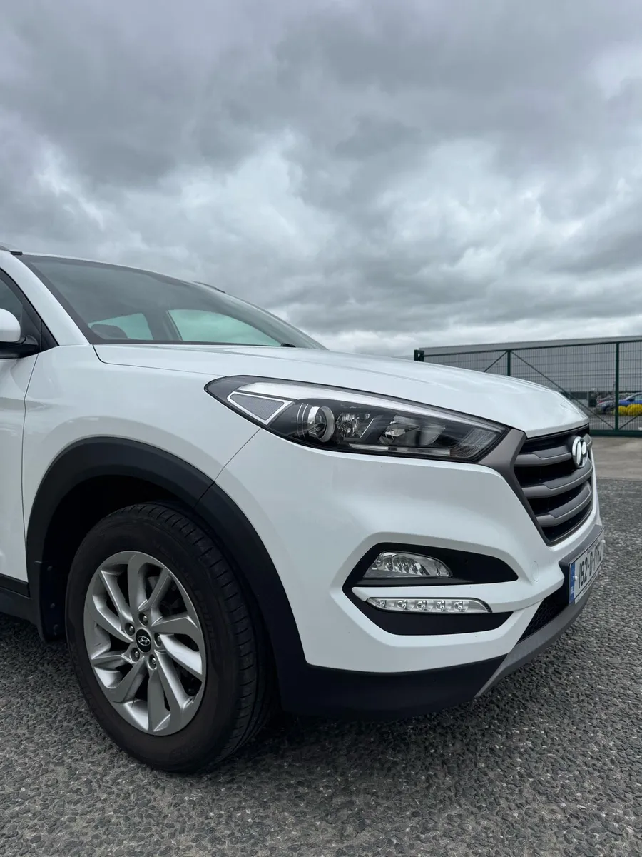 Hyundai Tucson Executive Low KM!! - Image 3