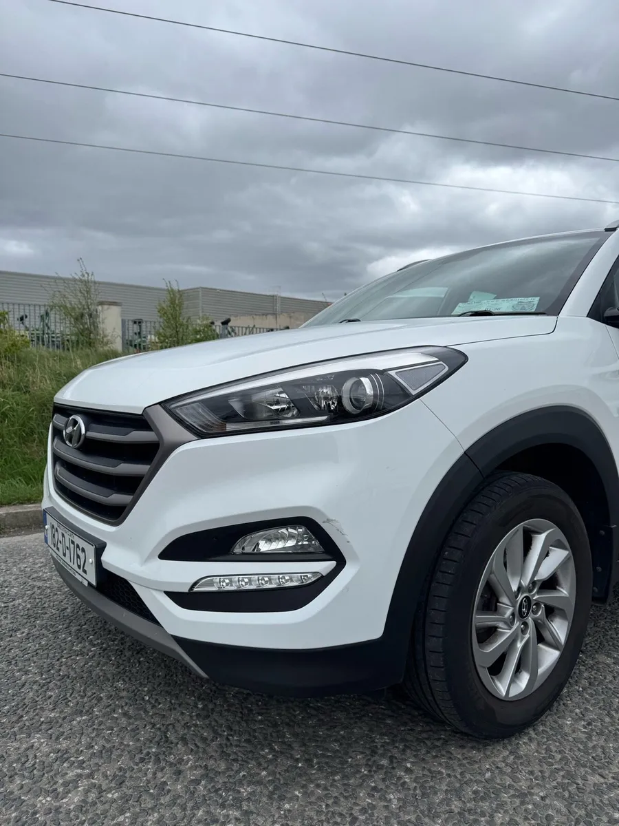 Hyundai Tucson Executive Low KM!! - Image 4