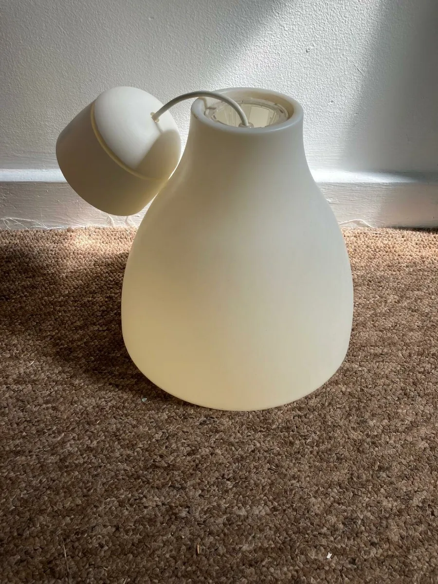 White lighting fixtures