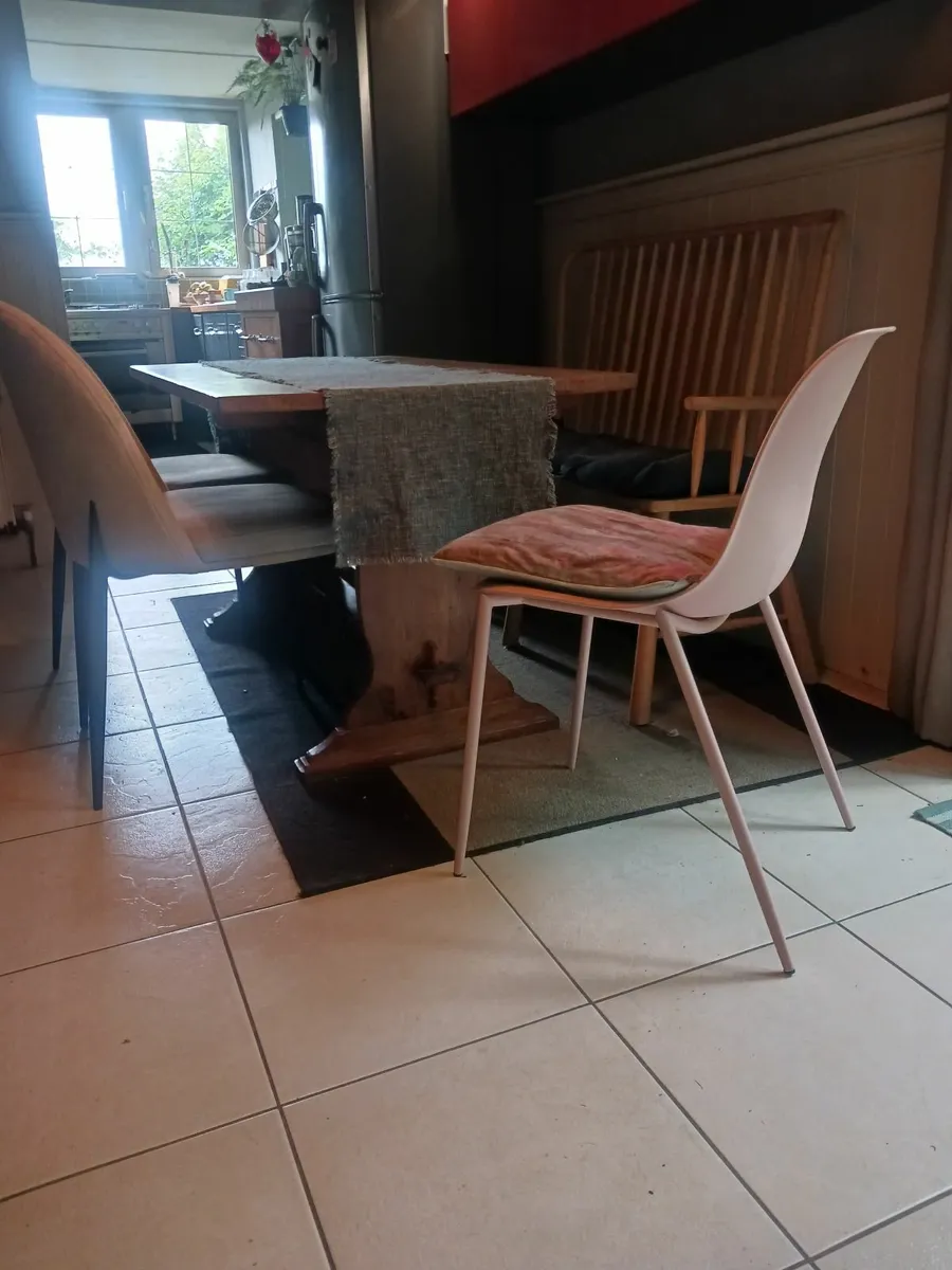 Bench and table with chairs - Image 2