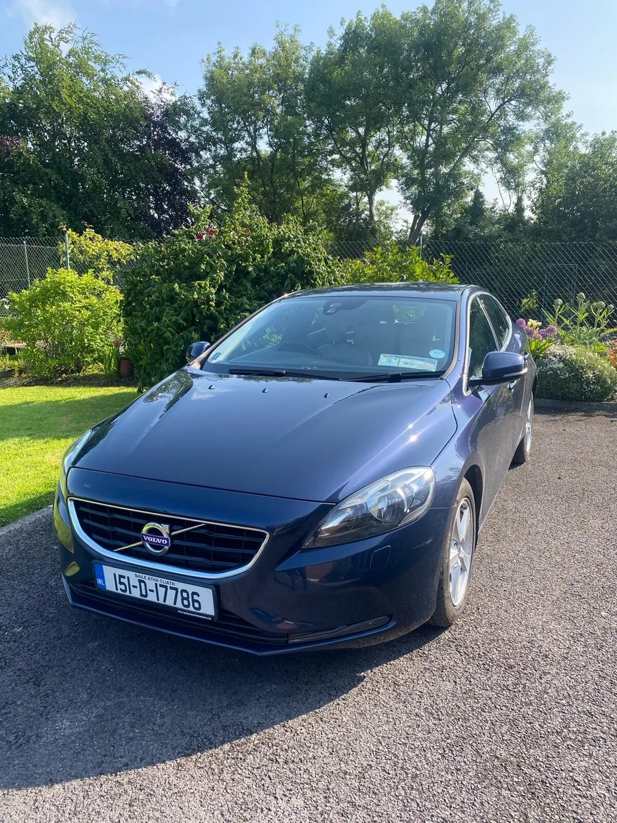 Volvo V40 1.6L Diesel 5dr - Image 1
