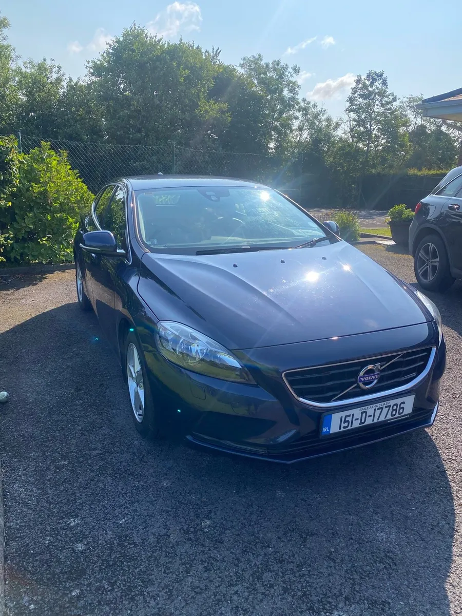 Volvo V40 1.6L Diesel 5dr - Image 2