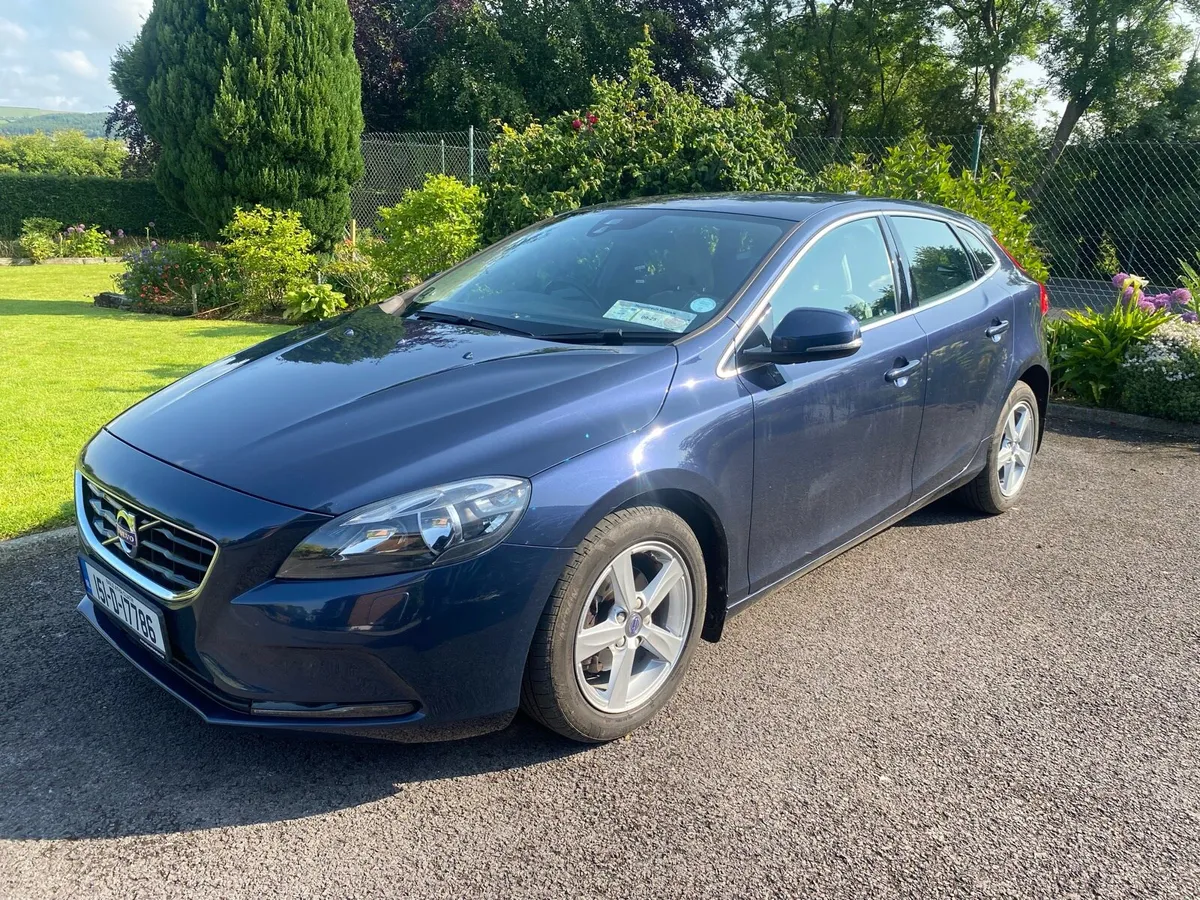 Volvo V40 1.6L Diesel 5dr - Image 3