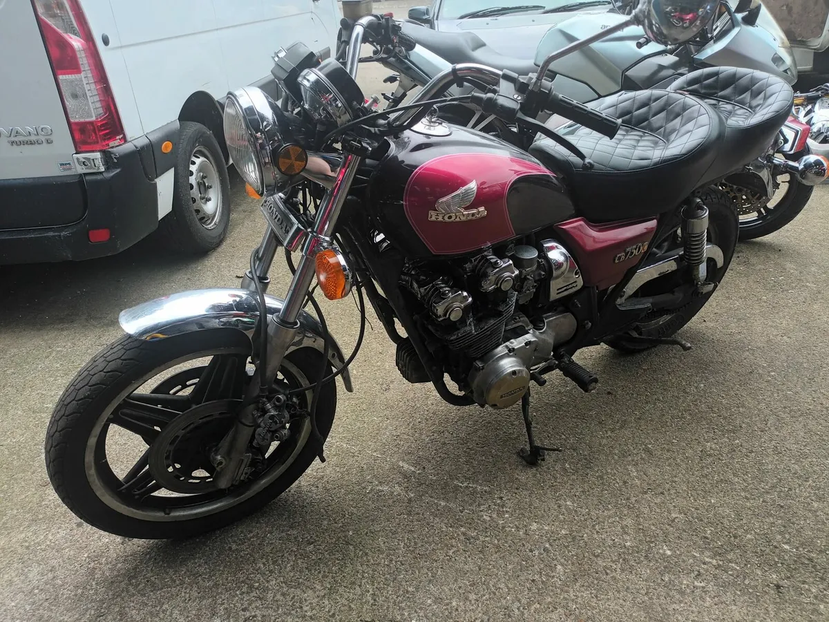 BREAKING HONDA CB750 C 1981 FOR PARTS - Image 4
