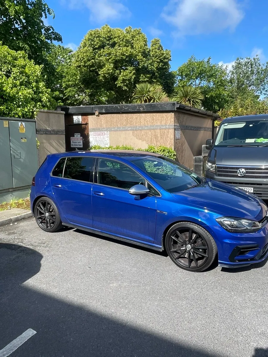 2019 Volkswagen Golf R - Image 1