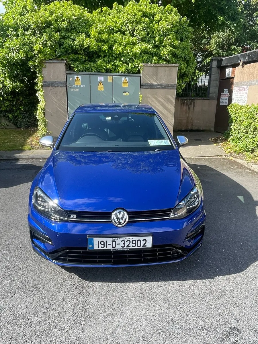2019 Volkswagen Golf R - Image 2