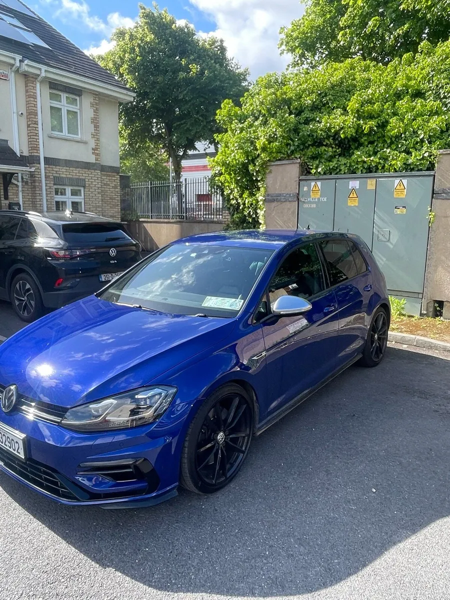 2019 Volkswagen Golf R - Image 3