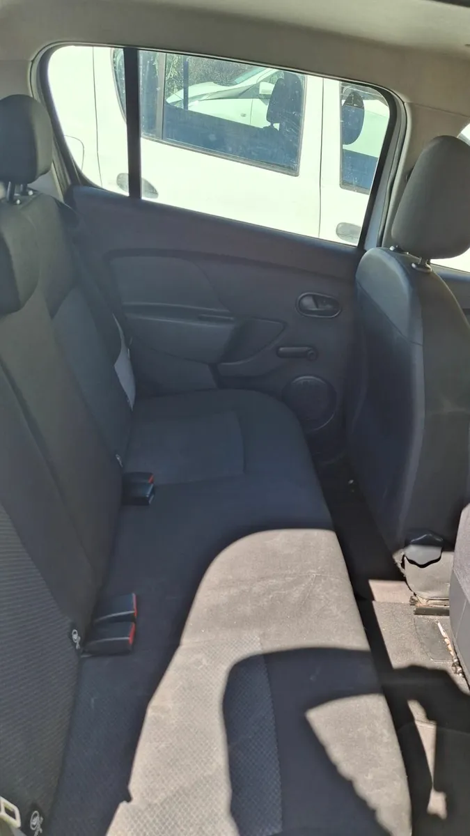 Dacia Sandero 2015 - Image 2